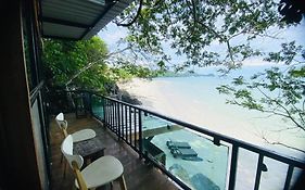 Cenanghill Beachfront